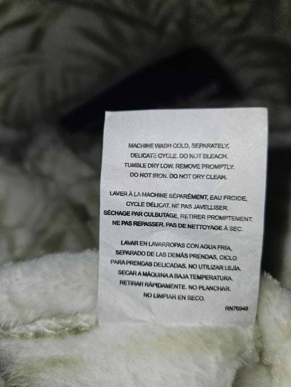 NWT Tommy Bahama Ultra Soft Plush Throw - Picture 5 of 10